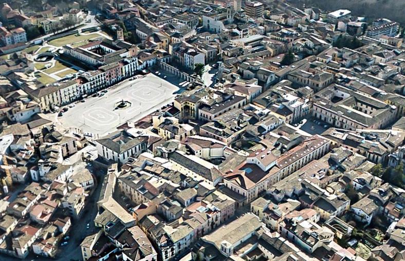سولمونا Dietro Piazza Maggiore المظهر الخارجي الصورة