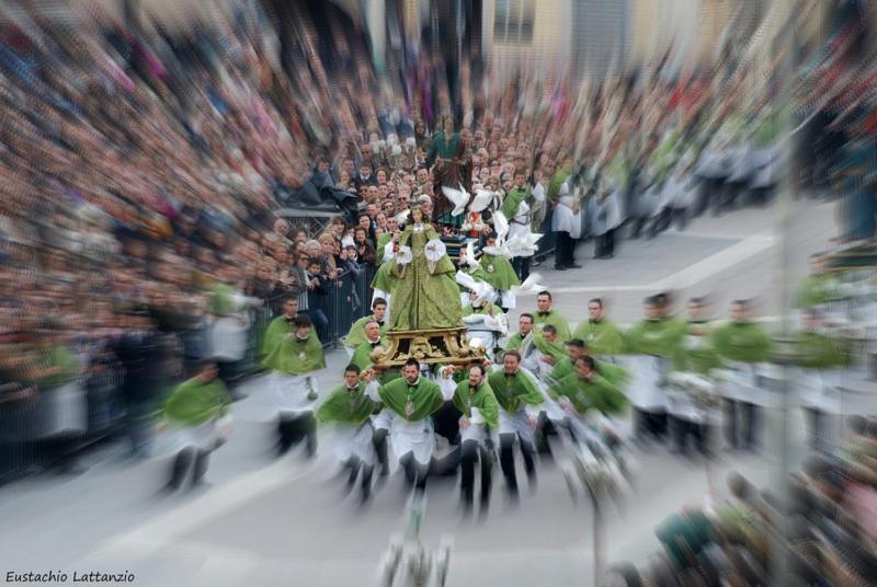 سولمونا Dietro Piazza Maggiore المظهر الخارجي الصورة
