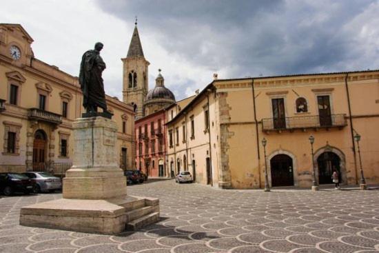 سولمونا Dietro Piazza Maggiore المظهر الخارجي الصورة