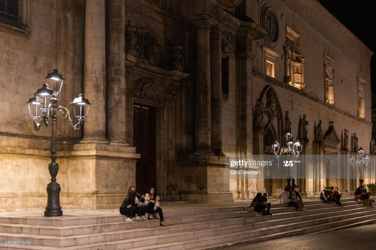 سولمونا Dietro Piazza Maggiore المظهر الخارجي الصورة